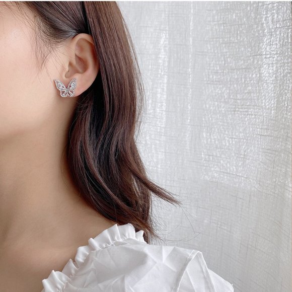 𝙡𝙖𝙨𝙩 𝙤𝙣𝙚⚡️💙 Butterfly Earrings Studs - Picture 6 of 9